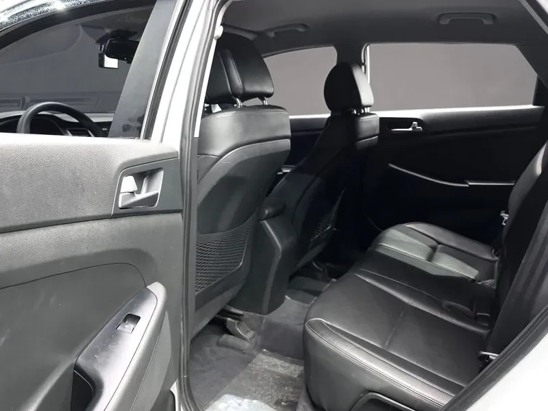 Hyundai Tucson 2.0 - САМО 30% АВАНС, снимка 12 - Автомобили и джипове - 56065845