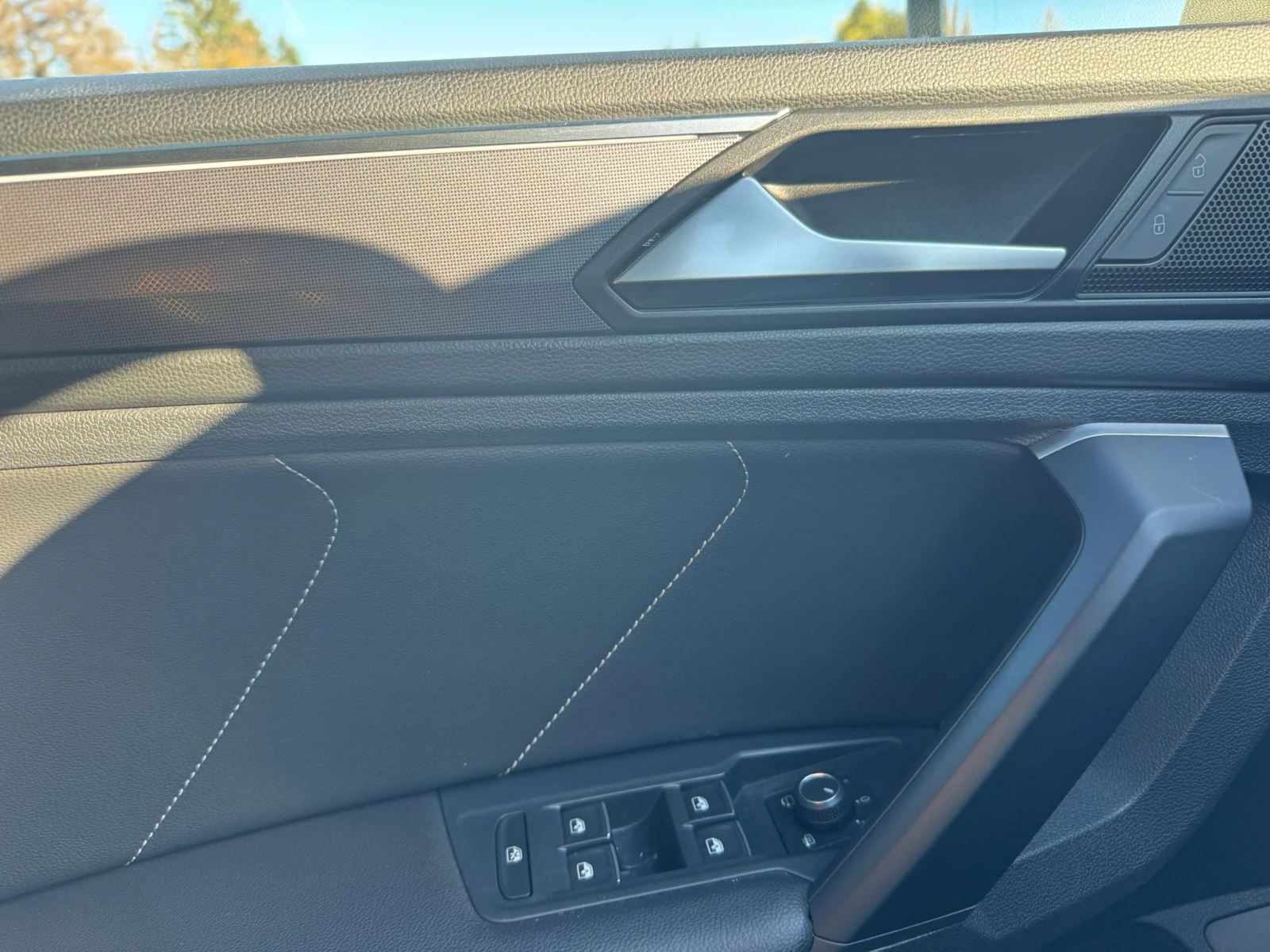 VW Tiguan 2.0TDI R-LINE - изображение 7