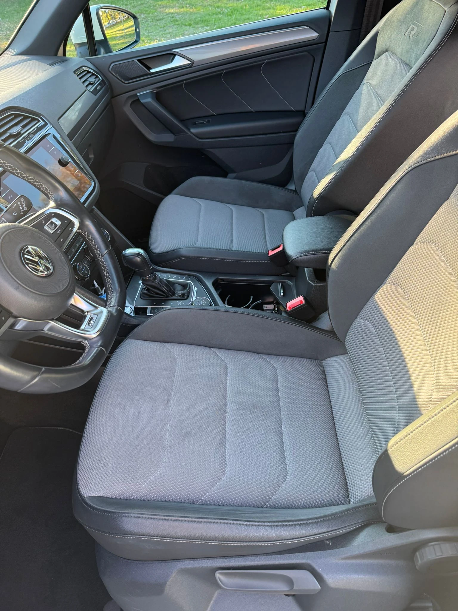 VW Tiguan 2.0TDI R-LINE - изображение 8