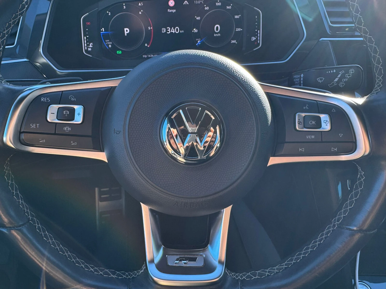 VW Tiguan 2.0TDI R-LINE - изображение 5