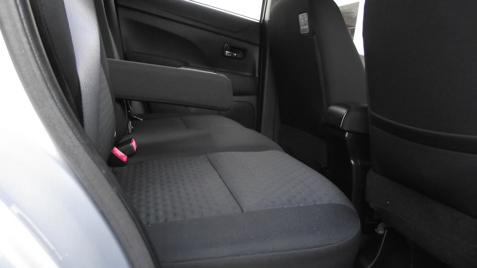 Mitsubishi ASX 1.8.d.150.k.c.6.speed.5.100 k.m., снимка 16 - Автомобили и джипове - 53983299