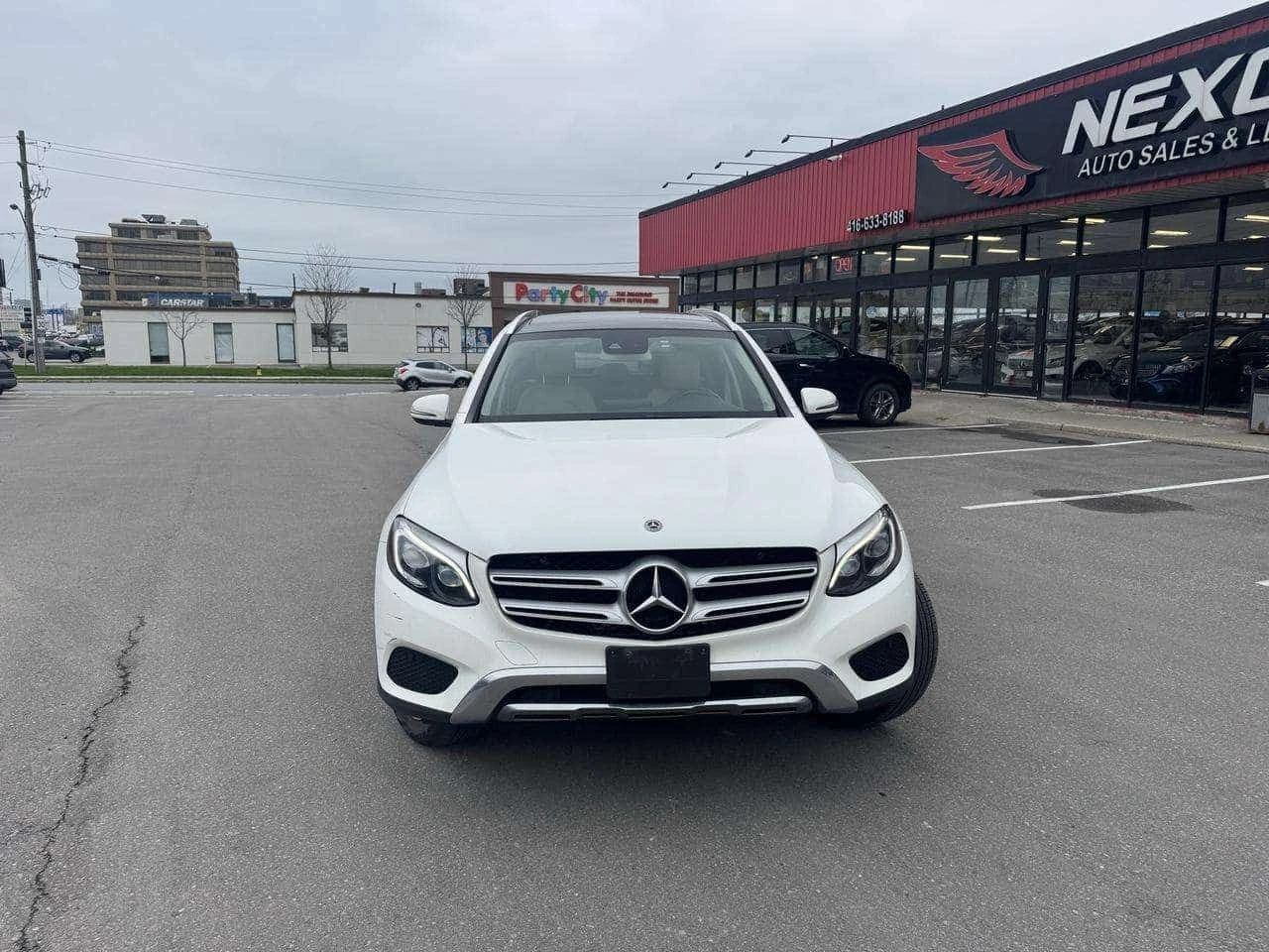 Mercedes-Benz GLC 300 ПОДГРЕВИ * ПАНО * KEYLESS * CARFAX, снимка 2 - Автомобили и джипове - 54430977