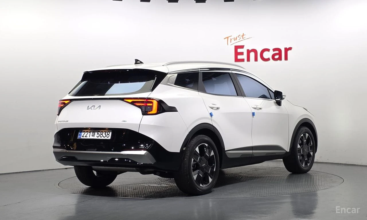 Kia Sportage HYBRID* NOBLESSE* ПОДГРЕВ* ОБДУХВАНЕ* LANE* ASSIST, снимка 2 - Автомобили и джипове - 55626798