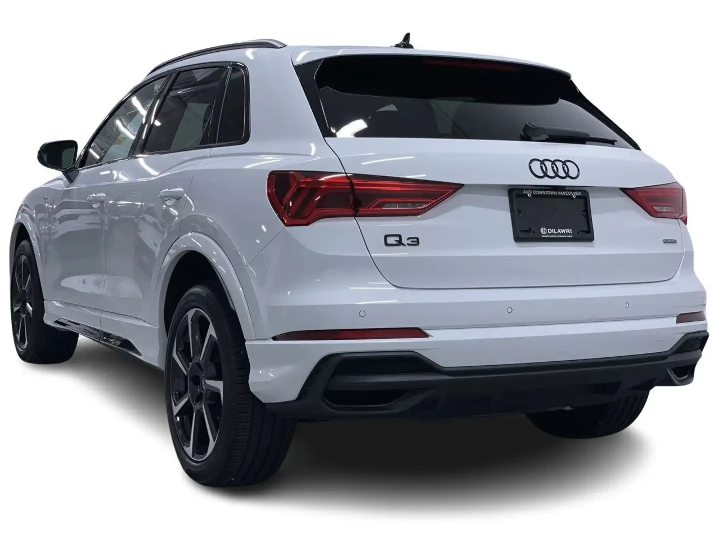 Audi Q3 PROGRESSIV ЦЕНА ДО БЪЛГАРИЯ АВТОКРЕДИТ, снимка 4 - Автомобили и джипове - 55878760