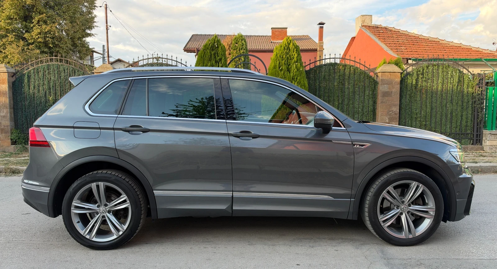VW Tiguan 2.0 R-LINE 4 MOTION Внос Швейцария, снимка 7 - Автомобили и джипове - 56200884