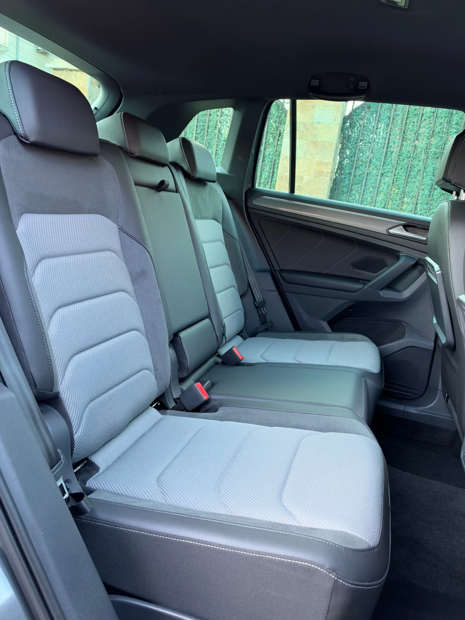 VW Tiguan 2.0 R-LINE 4 MOTION Внос Швейцария, снимка 14 - Автомобили и джипове - 56200884