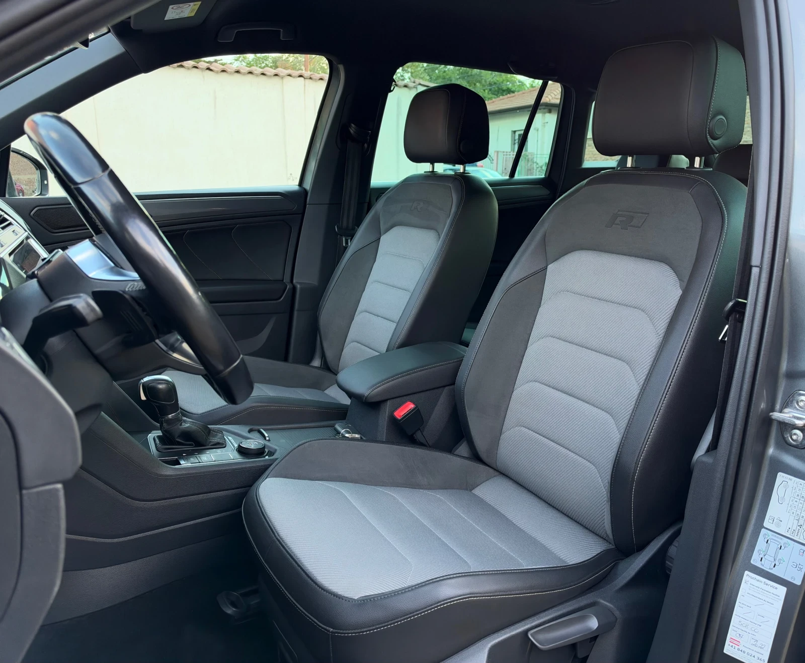 VW Tiguan 2.0 R-LINE 4 MOTION Внос Швейцария, снимка 13 - Автомобили и джипове - 56200884