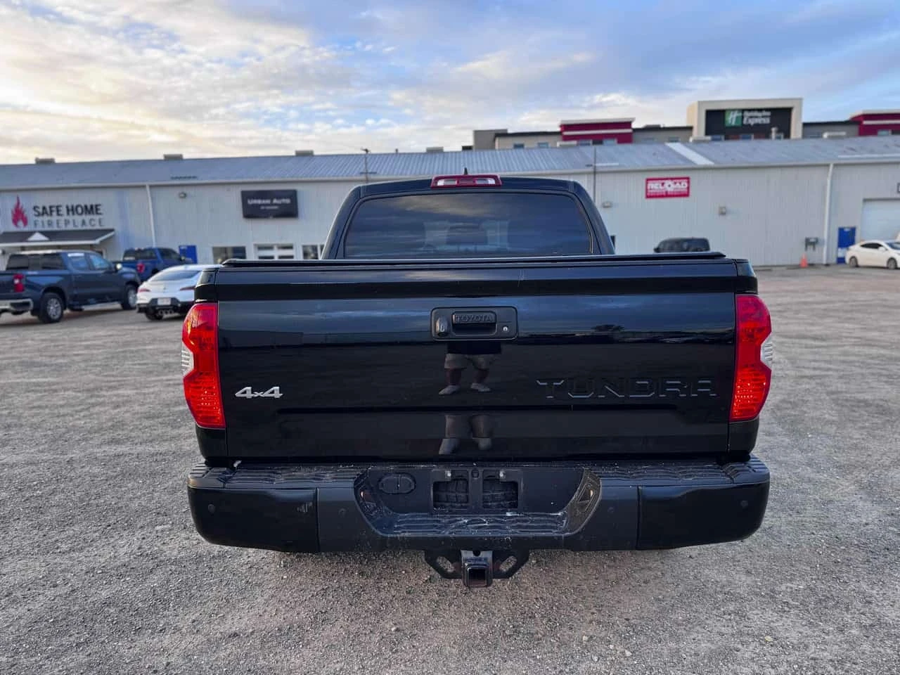 Toyota Tundra * Platinum * CARFAX * БЕЗ ПЪРВОНАЧАЛНА ВНОСКА, снимка 4 - Автомобили и джипове - 56233664