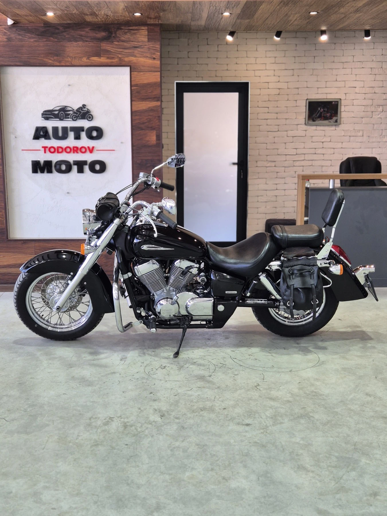 Honda Shadow VT 750 C Classic A2!! инжикцион!! ШВЕЙЦАРИЯ!!!, снимка 4 - Мотоциклети и мототехника - 55204103