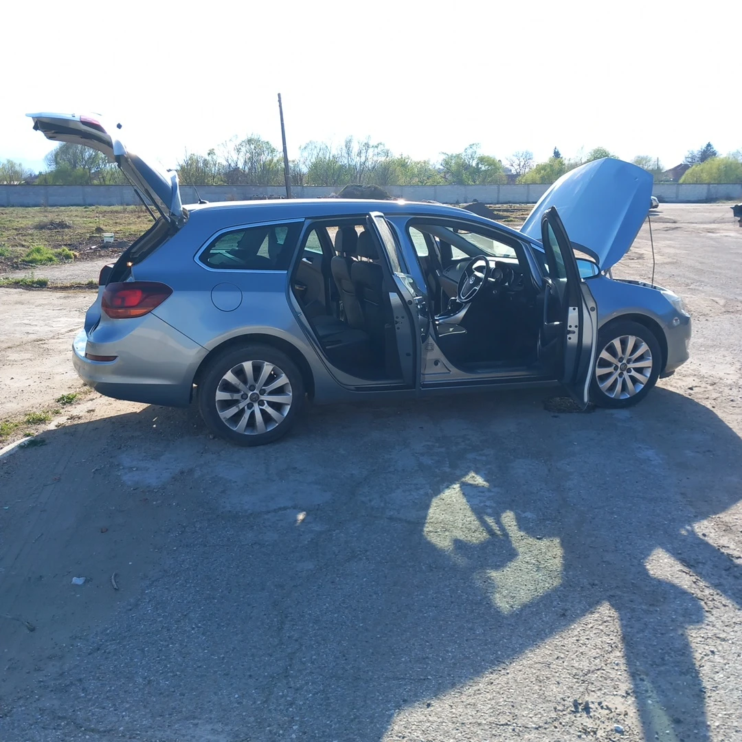   J 2,0 CDTI  2011/ Opel Astra J Sports Tourer 2,0 CDTI silver   | Mobile.bg   7