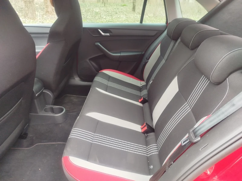 Skoda Rapid 1.6, снимка 10 - Автомобили и джипове - 49468614