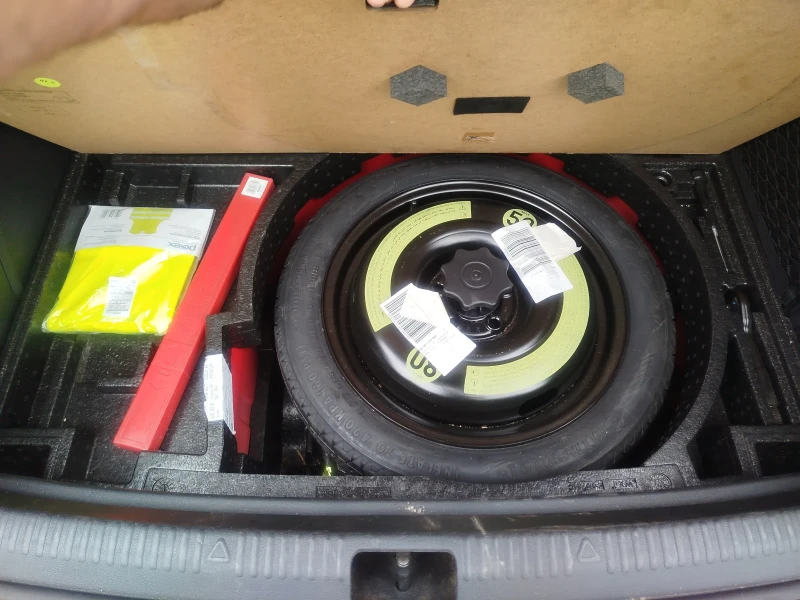 Skoda Rapid 1.6, снимка 11 - Автомобили и джипове - 49468614