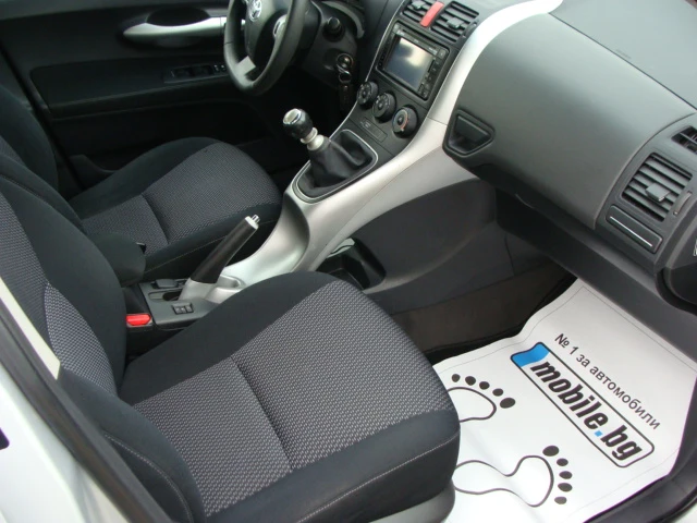 Toyota Auris 1.4, снимка 10 - Автомобили и джипове - 52814316