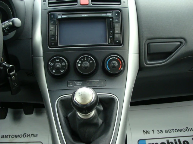 Toyota Auris 1.4, снимка 12 - Автомобили и джипове - 52814316