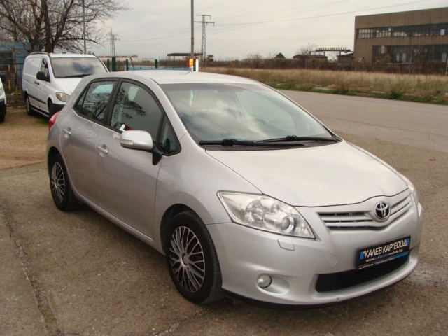 Toyota Auris 1.4, снимка 2 - Автомобили и джипове - 52814316