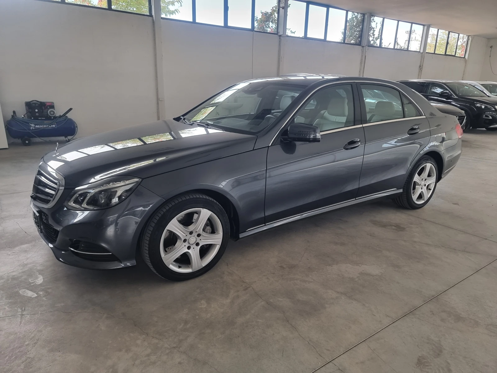 Mercedes-Benz E 400 4.0 BENZIN 333KN - изображение 2