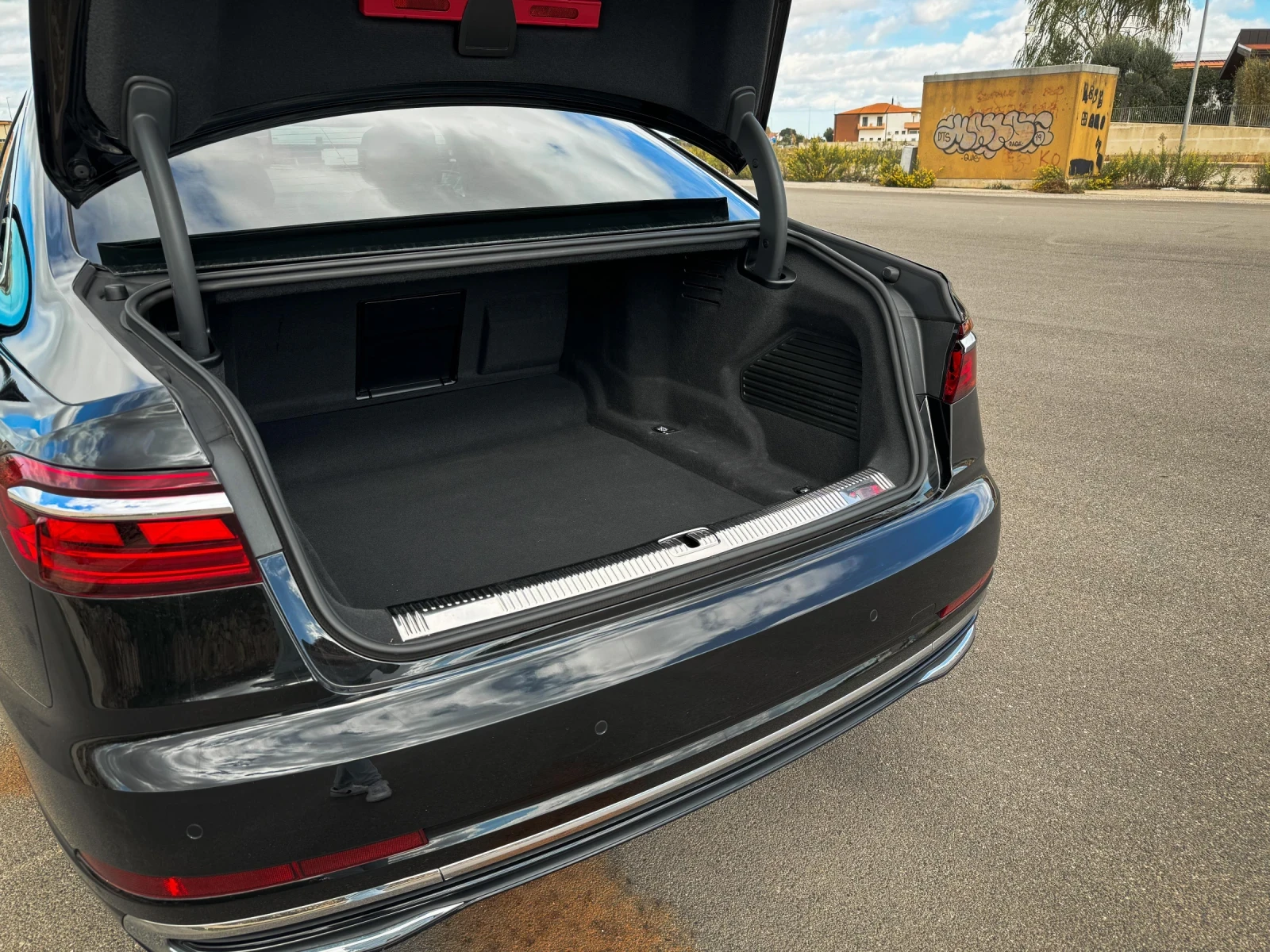 Audi A8 5.0 QUATTRO HYBRID 2023* AUDI SERVICE | Mobile.bg — изображение 17