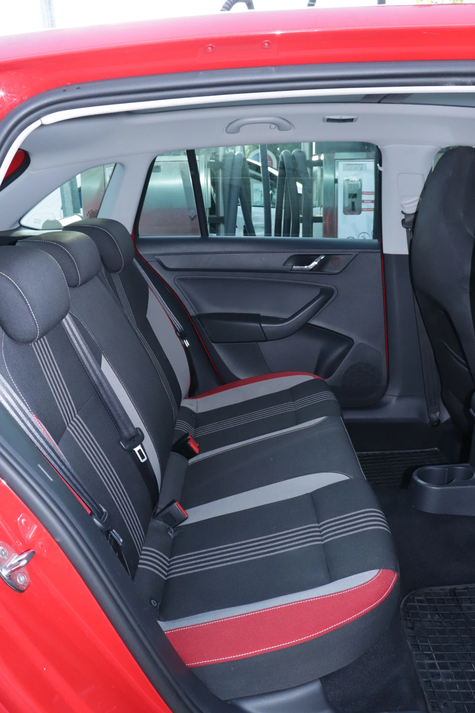 Skoda Rapid 1.6, снимка 16 - Автомобили и джипове - 49468614