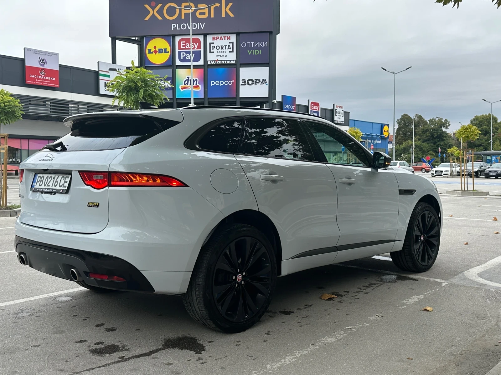 Jaguar F-PACE Единствен в бг модел 300 sport - изображение 6