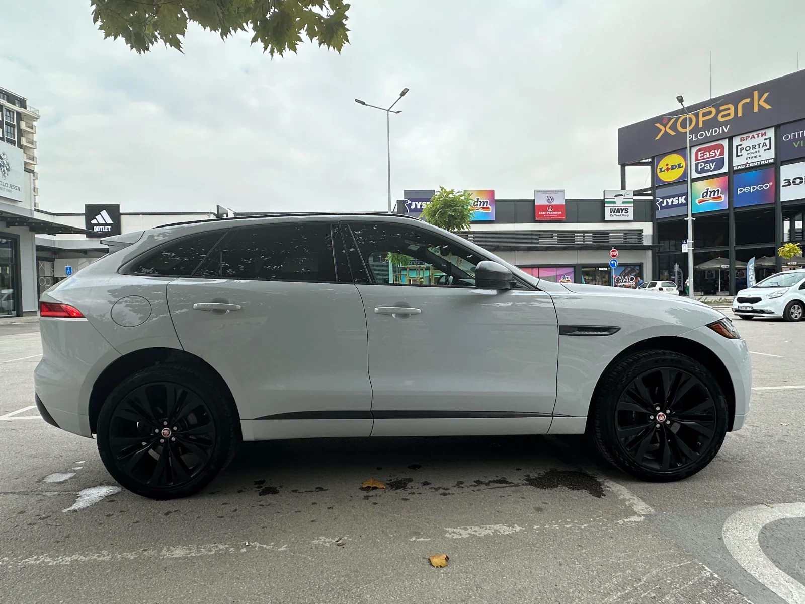 Jaguar F-PACE Единствен в бг модел 300 sport - изображение 7