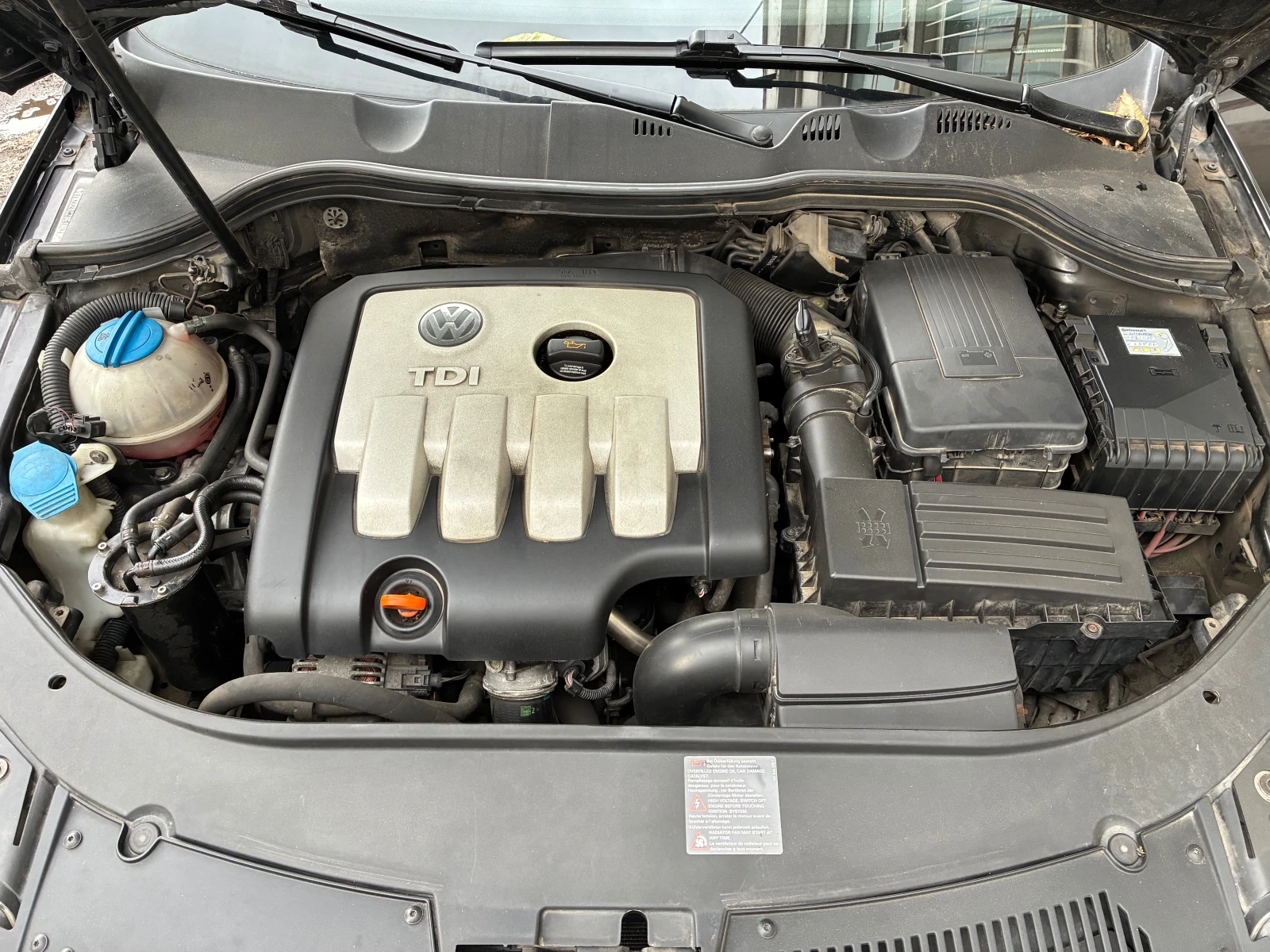 VW Passat 2.0 TDi, снимка 9 - Автомобили и джипове - 53824396