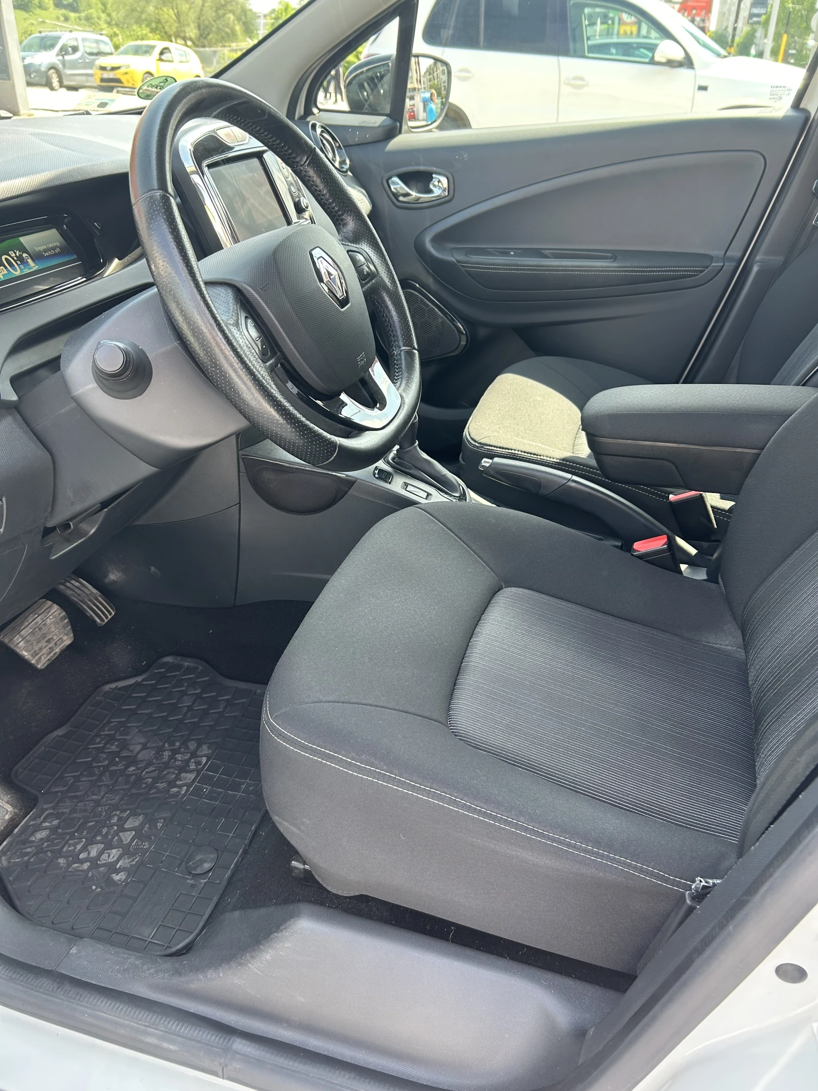 Renault Zoe 41 kwh Intense, снимка 9 - Автомобили и джипове - 54619969