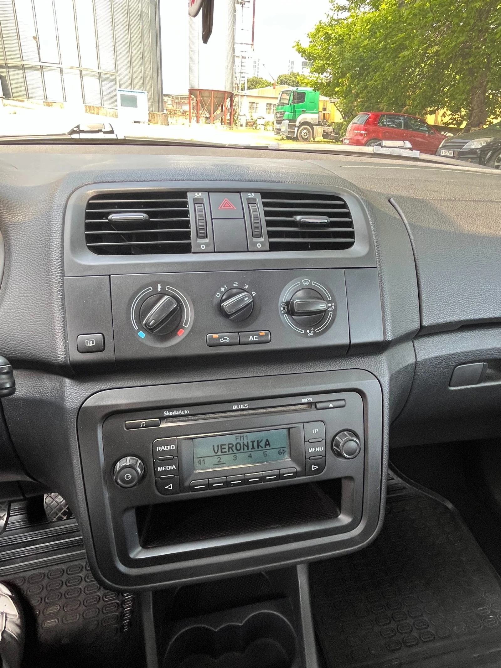 Skoda Fabia, снимка 9 - Автомобили и джипове - 55922415