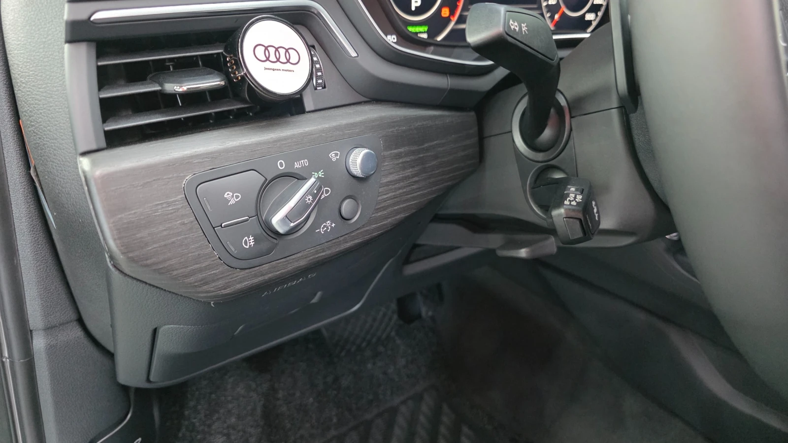 Audi A4 40 TFSI Premium, снимка 15 - Автомобили и джипове - 55977268