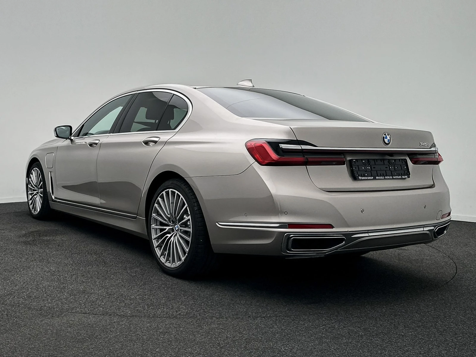 BMW 745 e - Hybrid, снимка 4 - Автомобили и джипове - 56478929