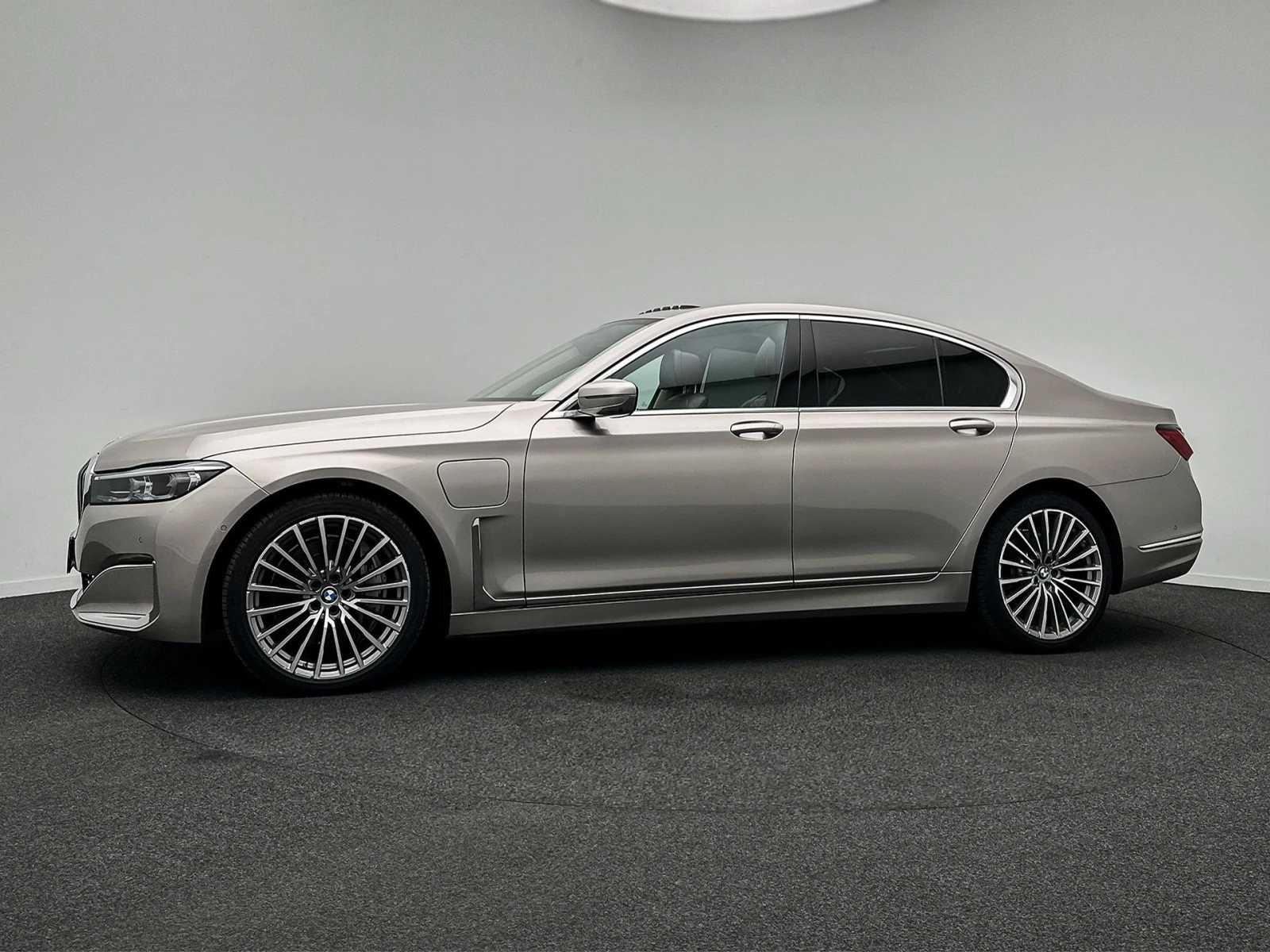 BMW 745 e - Hybrid, снимка 6 - Автомобили и джипове - 56478929