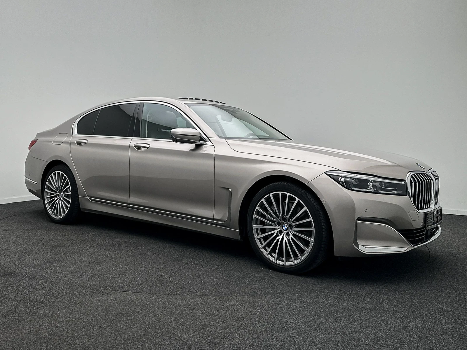 BMW 745 e - Hybrid, снимка 3 - Автомобили и джипове - 56478929