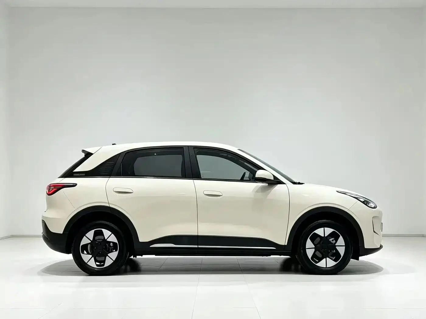 Geely E2 | Mobile.bg � ����������� 3