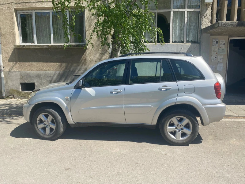 Toyota Rav4 2.0 D4D, снимка 4 - Автомобили и джипове - 47319196