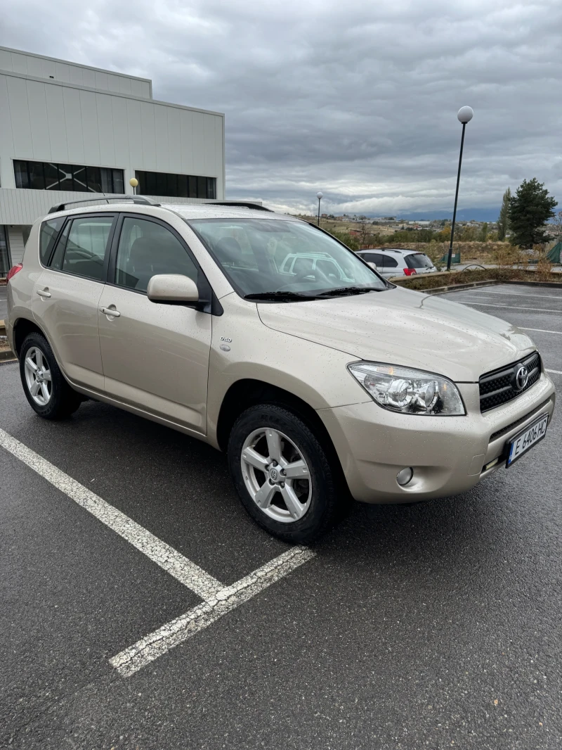 Toyota Rav4 2.2 D4D , снимка 3 - Автомобили и джипове - 52287834