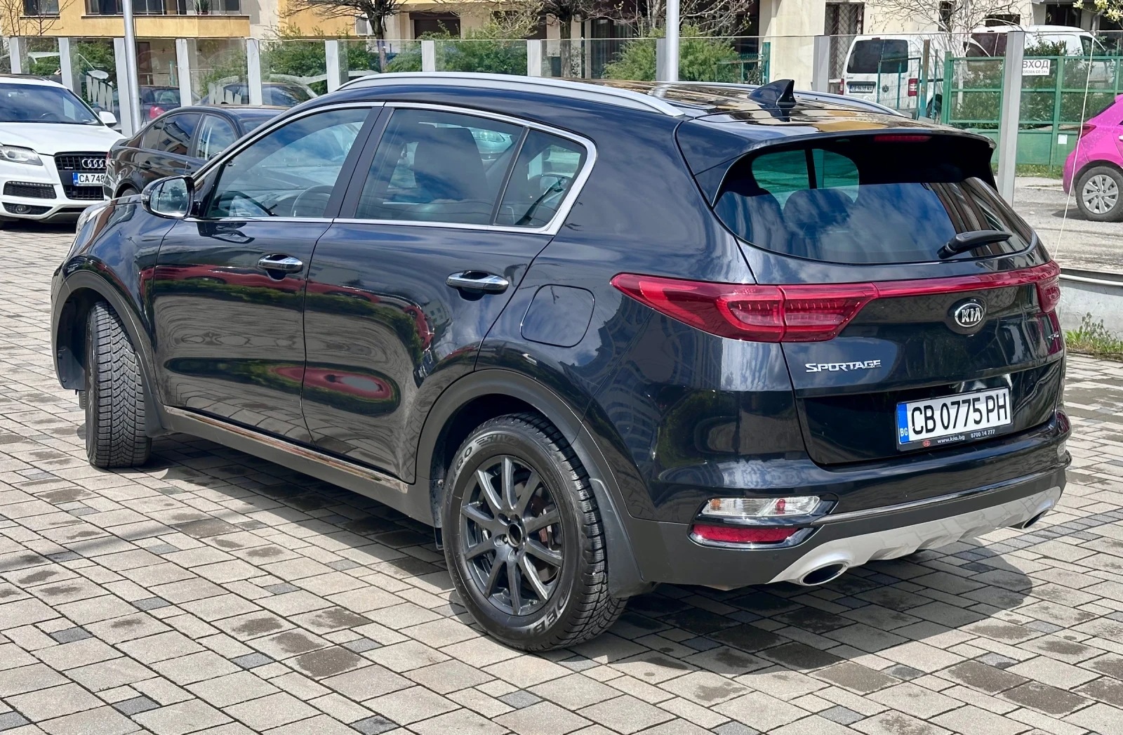 Kia Sportage 1.6 CRDI GT-Line/Подгрев/Камера/Каско/Автомат, снимка 4 - Автомобили и джипове - 54278679