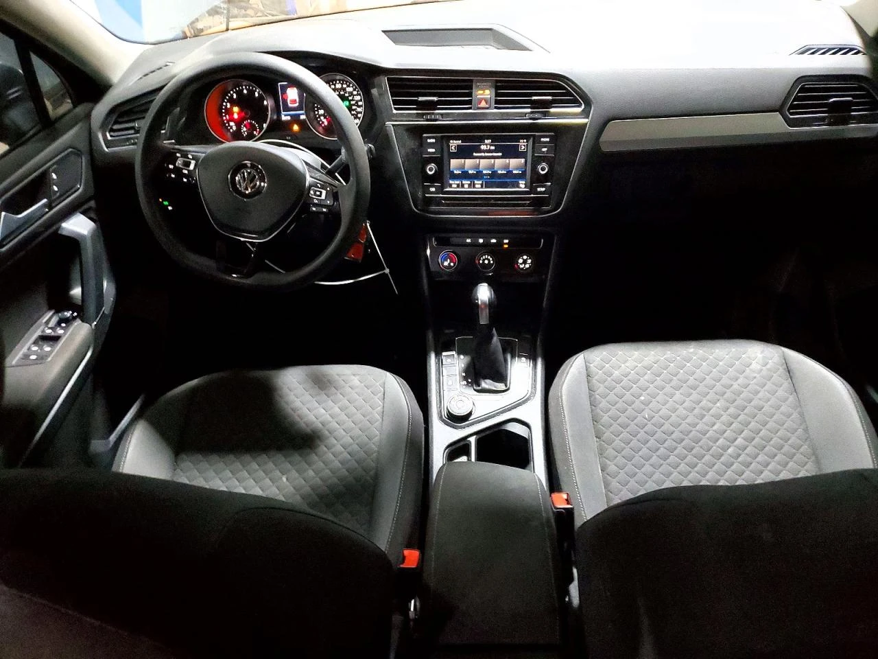 VW Tiguan, снимка 8 - Автомобили и джипове - 54839515