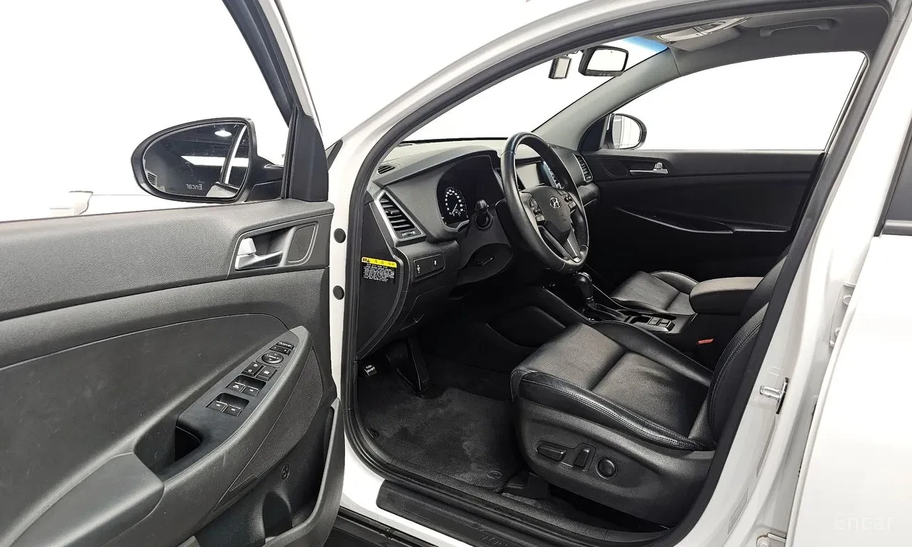 Hyundai Tucson All New 2.0 Diesel 4WD , снимка 8 - Автомобили и джипове - 54884234