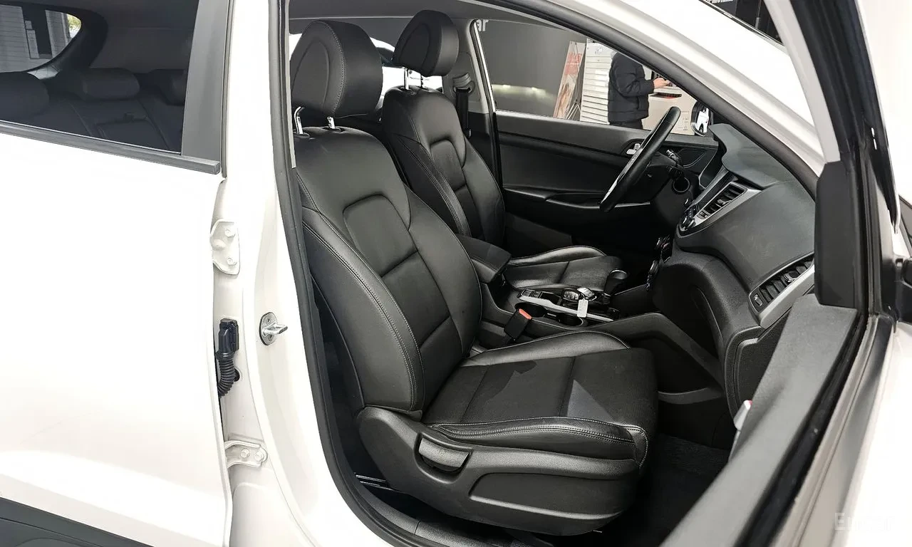 Hyundai Tucson All New 2.0 Diesel 4WD , снимка 9 - Автомобили и джипове - 54884234