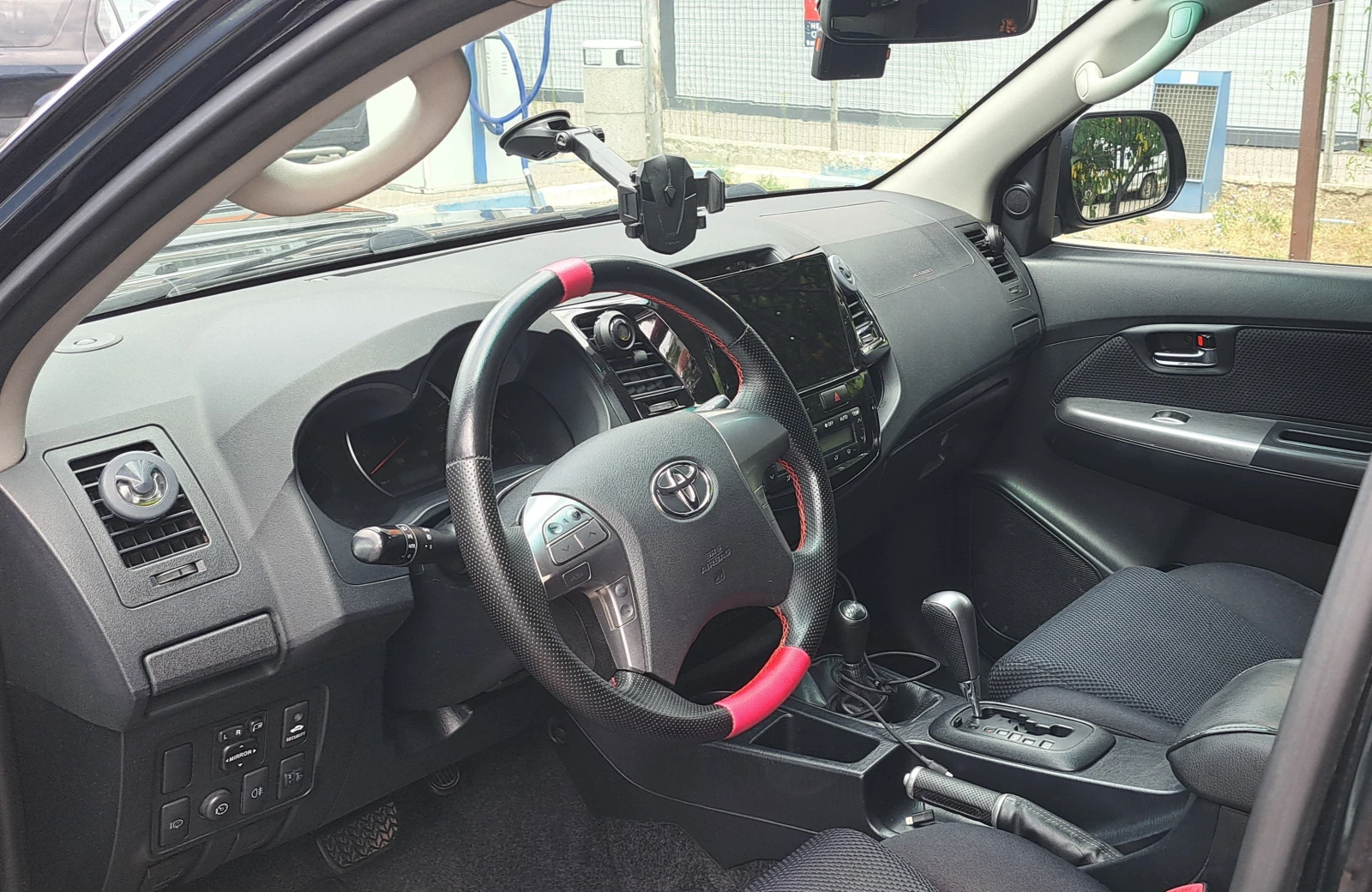 Toyota Hilux Invincible 3.0, D-4D, 171�.�. | Mobile.bg � ����������� 10
