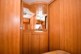 Каравана Knaus  Azur Royale 650 FSK/8-местна, снимка 16