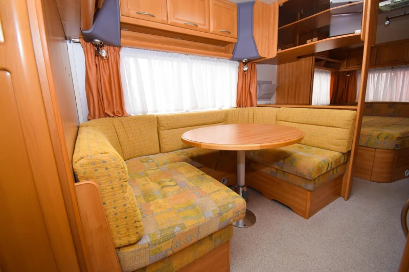 Каравана Knaus  Azur Royale 650 FSK/8-местна, снимка 8 - Каравани и кемпери - 47486048