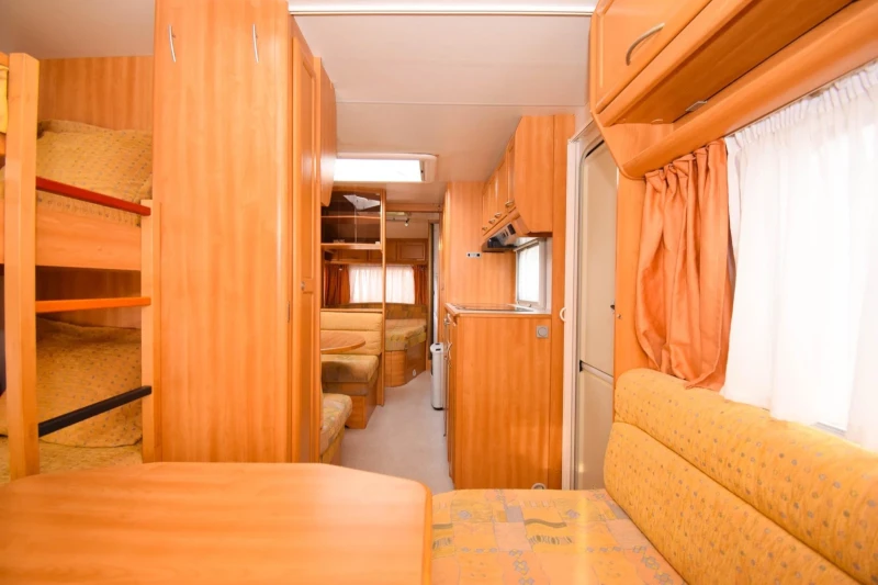 Каравана Knaus  Azur Royale 650 FSK/8-местна, снимка 11 - Каравани и кемпери - 47486048