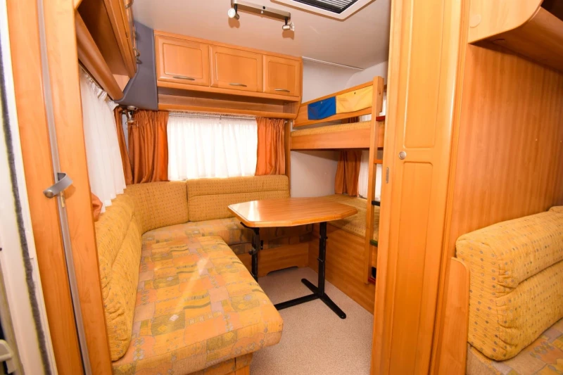 Каравана Knaus  Azur Royale 650 FSK/8-местна, снимка 6 - Каравани и кемпери - 47486048