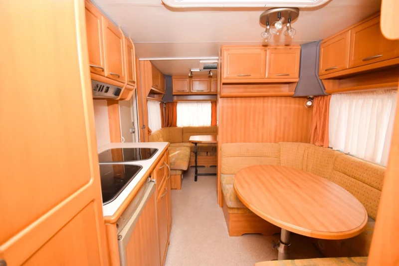 Каравана Knaus  Azur Royale 650 FSK/8-местна, снимка 5 - Каравани и кемпери - 47486048