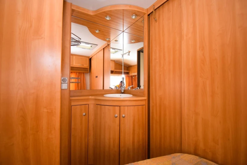 Каравана Knaus  Azur Royale 650 FSK/8-местна, снимка 16 - Каравани и кемпери - 47486048