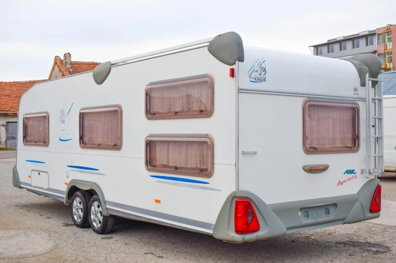 Каравана Knaus  Azur Royale 650 FSK/8-местна, снимка 2 - Каравани и кемпери - 47486048