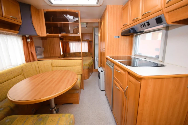 Каравана Knaus  Azur Royale 650 FSK/8-местна, снимка 7 - Каравани и кемпери - 47486048