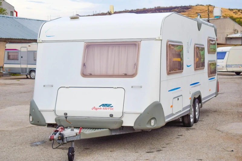 Каравана Knaus  Azur Royale 650 FSK/8-местна, снимка 1 - Каравани и кемпери - 47486048