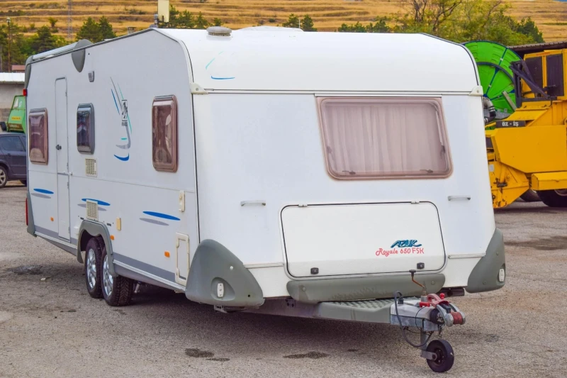 Каравана Knaus  Azur Royale 650 FSK/8-местна, снимка 4 - Каравани и кемпери - 47486048