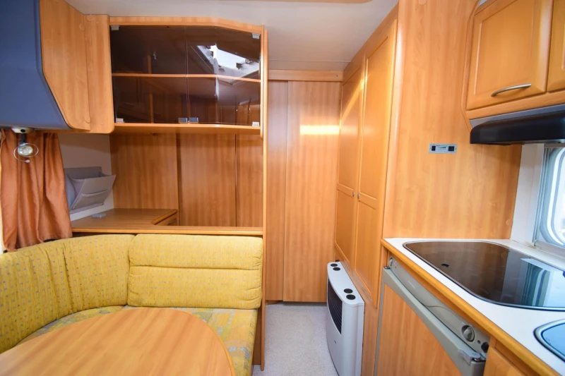 Каравана Knaus  Azur Royale 650 FSK/8-местна, снимка 13 - Каравани и кемпери - 47486048